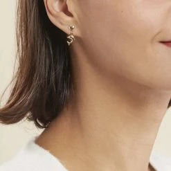 Histoire D'Or Boucles D'oreilles Pendantes Fulvie Coeurs Et Dauphin Or Jaune 7 Histoire D'Or Boucles D'oreilles Pendantes Fulvie Coeurs Et Dauphin Or Jaune -Boucles d'Oreilles Soldes B3OFJW00CI model0